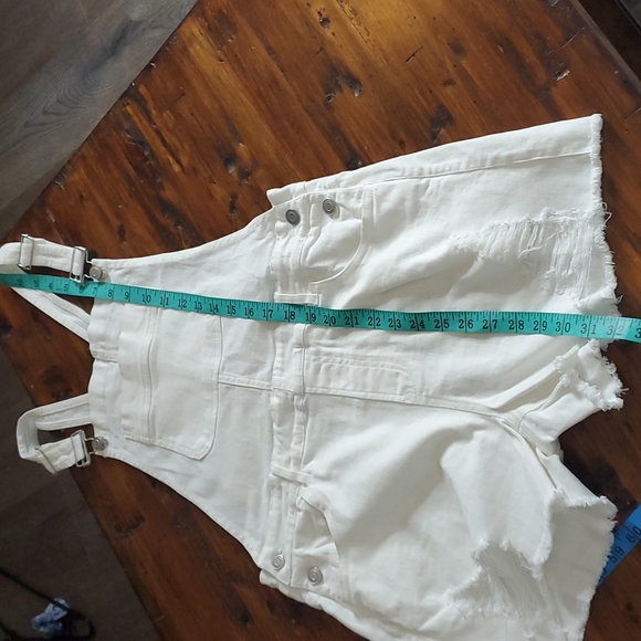 Entro Distressed White Denim Overall Shorts - Picture 12 of 12